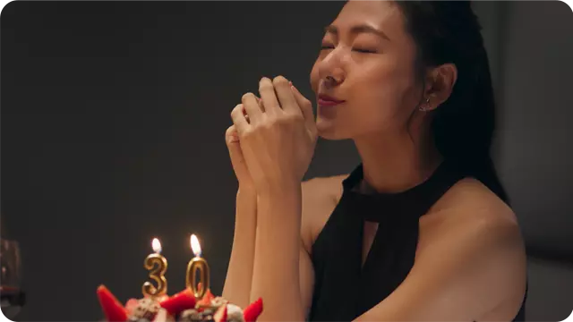 女孩期盼的笑